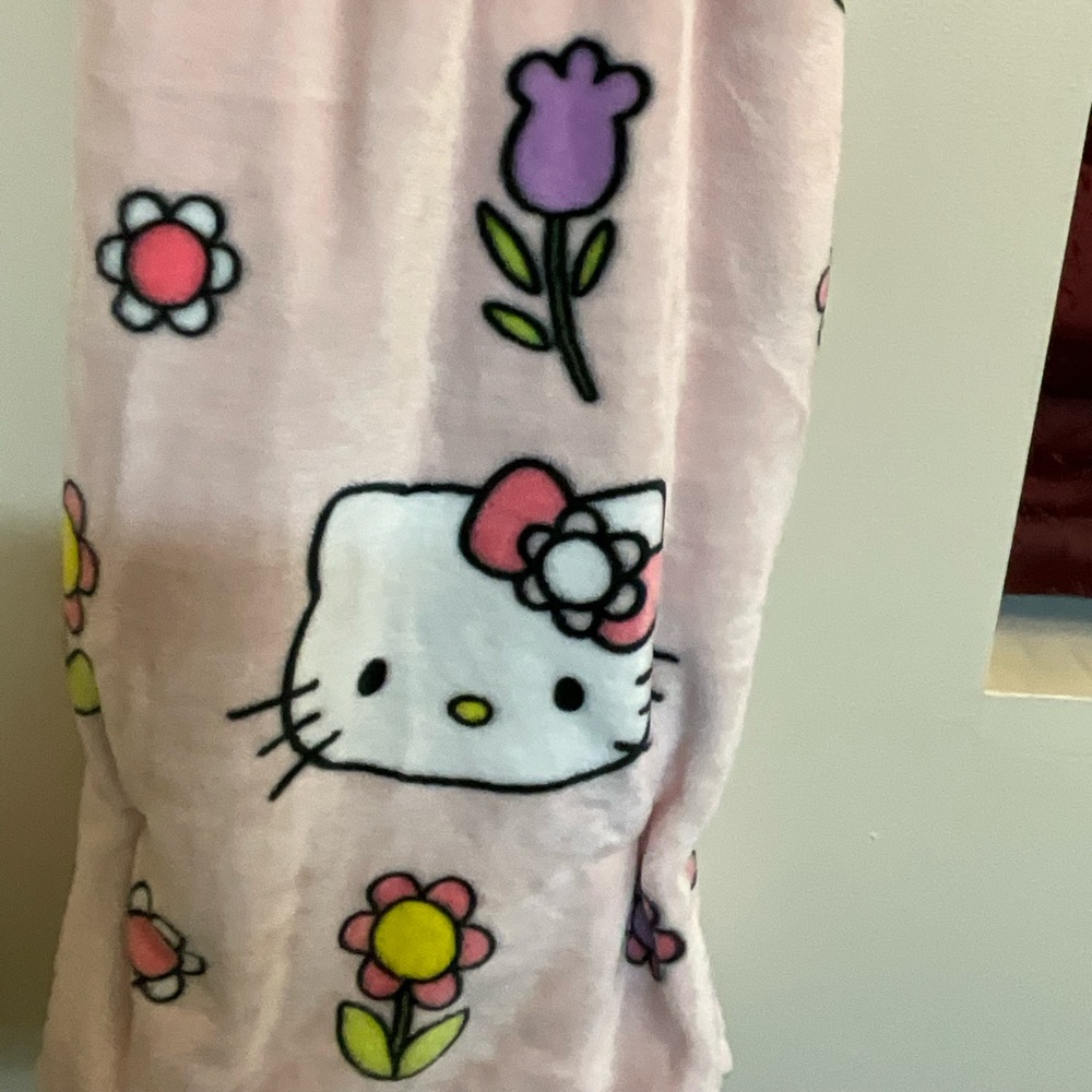 New Hello kitty blanket - Picture 2 of 5